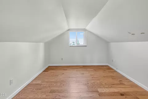 Bedroom - 63928 Sunset Dr, Bend, OR 97703 photo 6 of 8