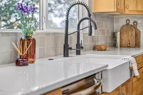 Kitchen - 63928 Sunset Dr, Bend, OR 97703 photo 3 of 3