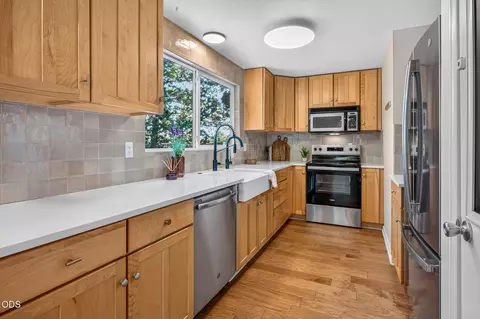 Kitchen - 63928 Sunset Dr, Bend, OR 97703 photo 1 of 3