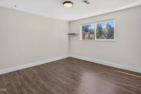 Bedroom - 63928 Sunset Dr, Bend, OR 97703 photo 7 of 8