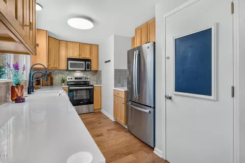 Kitchen - 63928 Sunset Dr, Bend, OR 97703 photo 2 of 3