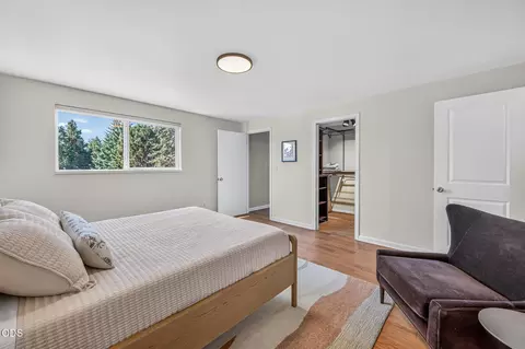 Bedroom - 63928 Sunset Dr, Bend, OR 97703 photo 3 of 8