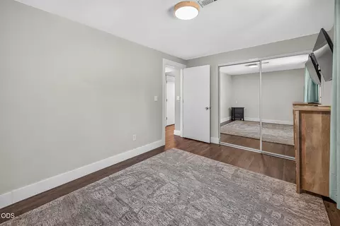 Bedroom - 63928 Sunset Dr, Bend, OR 97703 photo 5 of 8