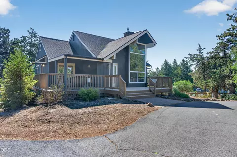 Exterior - 63928 Sunset Dr, Bend, OR 97703 photo 3 of 8
