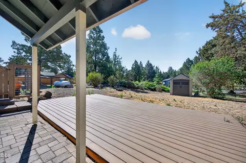Exterior - 63928 Sunset Dr, Bend, OR 97703 photo 5 of 8