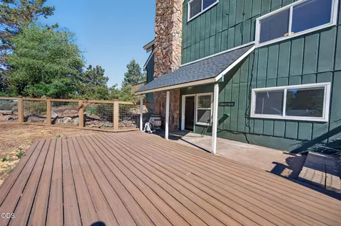 Exterior - 63928 Sunset Dr, Bend, OR 97703 photo 6 of 8