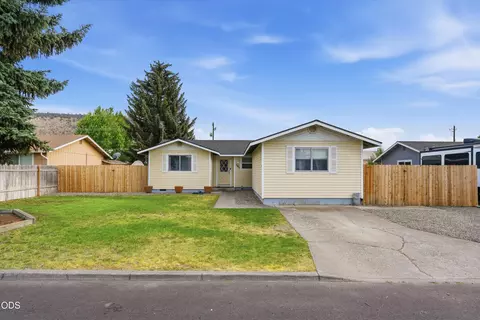 1242 SE 8th St, Prineville, OR 97754
