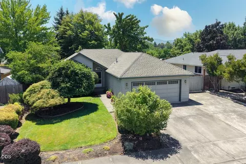 2736 Juanita Ave, Medford, OR 97504