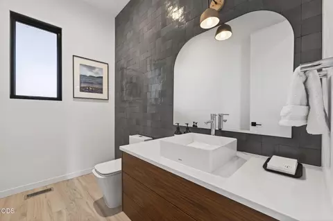 Bath - 61404 SW Skene Trl, Bend, OR 97702 photo 5 of 8