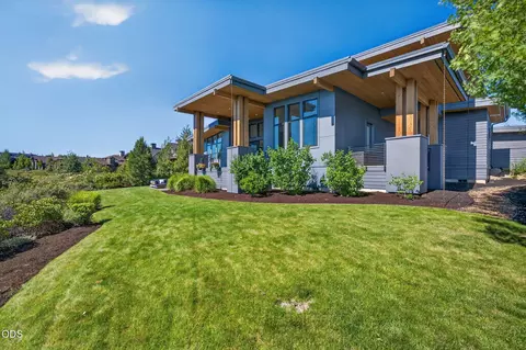 Exterior - 61404 SW Skene Trl, Bend, OR 97702 photo 7 of 9