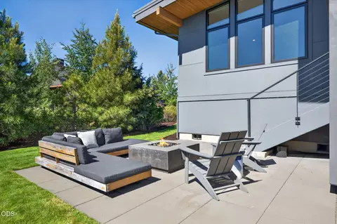 Exterior - 61404 SW Skene Trl, Bend, OR 97702 photo 5 of 9