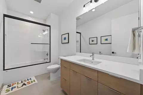 Bath - 61404 SW Skene Trl, Bend, OR 97702 photo 8 of 8