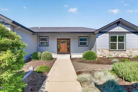 367 Avalon Ter, Eagle Point, OR 97524 photo 2