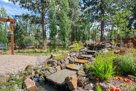 Exterior - 19563 Apache Rd, Bend, OR 97702 photo 14 of 16