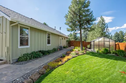 Exterior - 19563 Apache Rd, Bend, OR 97702 photo 12 of 16