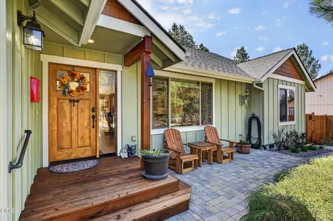 Exterior - 19563 Apache Rd, Bend, OR 97702 photo 3 of 16