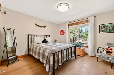 Bedroom - 19563 Apache Rd, Bend, OR 97702 photo 3 of 4