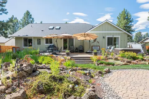 Exterior - 19563 Apache Rd, Bend, OR 97702 photo 5 of 16