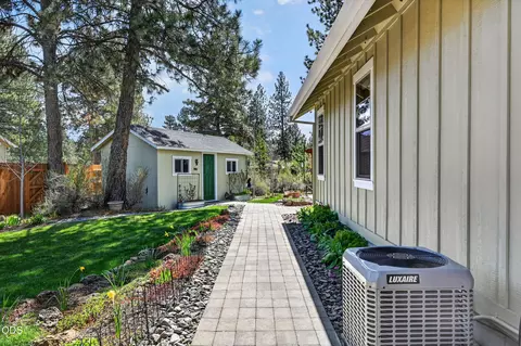 Exterior - 19563 Apache Rd, Bend, OR 97702 photo 10 of 16