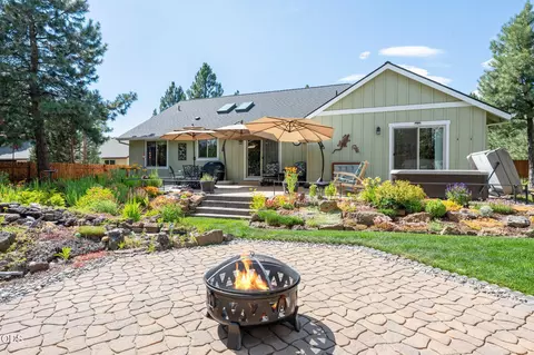 Exterior - 19563 Apache Rd, Bend, OR 97702 photo 4 of 16