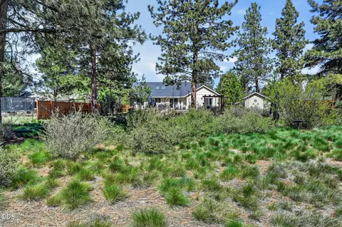 Exterior - 19563 Apache Rd, Bend, OR 97702 photo 15 of 16