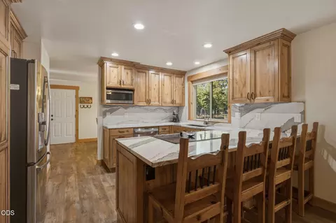 Kitchen - 14907 Snafflebit, Sisters, OR 97759 photo 6 of 6