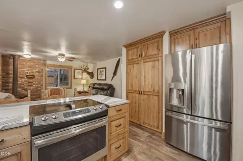 Kitchen - 14907 Snafflebit, Sisters, OR 97759 photo 3 of 6