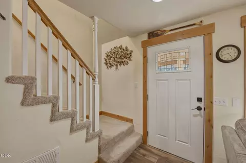 Entry Way - 14907 Snafflebit, Sisters, OR 97759 photo 2 of 2