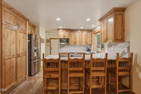 Kitchen - 14907 Snafflebit, Sisters, OR 97759 photo 5 of 6