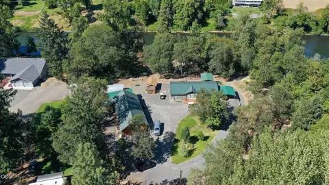 1800 Lampman Rd, Gold Hill, OR 97525