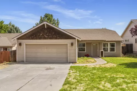 1950 SW 36th St, Redmond, OR 97756
