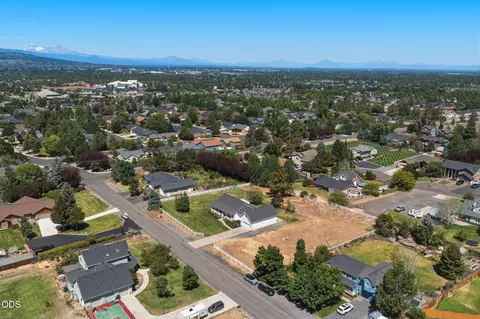 View/Area - 21493 Bradetich Loop, Bend, OR 97701 photo 4 of 7
