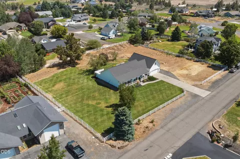 View/Area - 21493 Bradetich Loop, Bend, OR 97701 photo 2 of 7