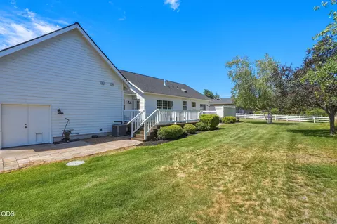 Exterior - 21493 Bradetich Loop, Bend, OR 97701 photo 14 of 15