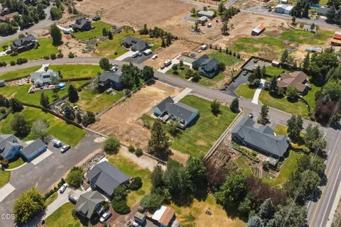 View/Area - 21493 Bradetich Loop, Bend, OR 97701 photo 5 of 7
