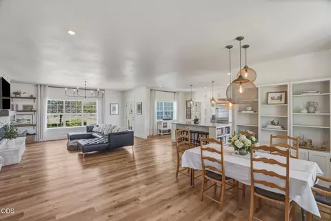 Dining - 21493 Bradetich Loop, Bend, OR 97701 photo 1 of 2