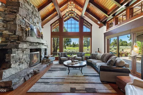 Living - 65862 Bearing Dr, Bend, OR 97701 photo 1 of 3