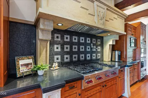 Kitchen - 65862 Bearing Dr, Bend, OR 97701 photo 5 of 7