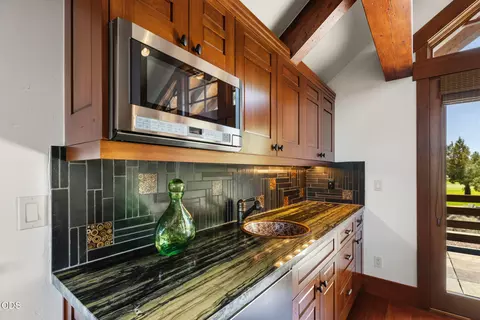 Kitchen - 65862 Bearing Dr, Bend, OR 97701 photo 7 of 7