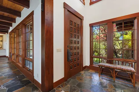 Entry Way - 65862 Bearing Dr, Bend, OR 97701 photo 1 of 7