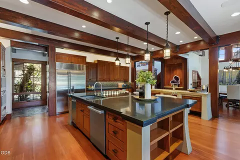 Kitchen - 65862 Bearing Dr, Bend, OR 97701 photo 2 of 7
