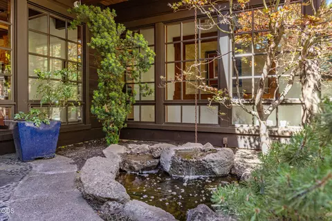 Exterior - 65862 Bearing Dr, Bend, OR 97701 photo 3 of 8