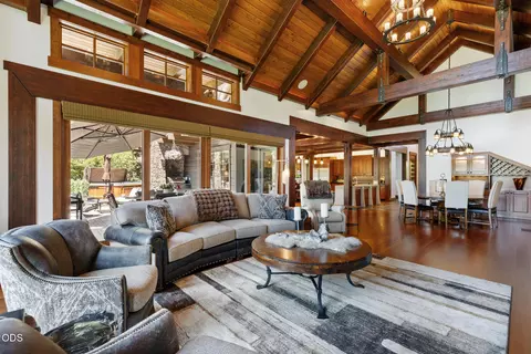 Living - 65862 Bearing Dr, Bend, OR 97701 photo 3 of 3