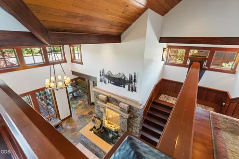 Entry Way - 65862 Bearing Dr, Bend, OR 97701 photo 6 of 7