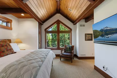 Bedroom - 65862 Bearing Dr, Bend, OR 97701 photo 4 of 4