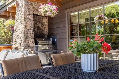 Exterior - 65862 Bearing Dr, Bend, OR 97701 photo 8 of 8