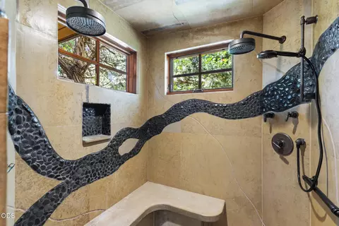 Bath - 65862 Bearing Dr, Bend, OR 97701 photo 3 of 11