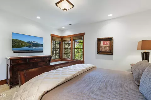 Bedroom - 65862 Bearing Dr, Bend, OR 97701 photo 3 of 4