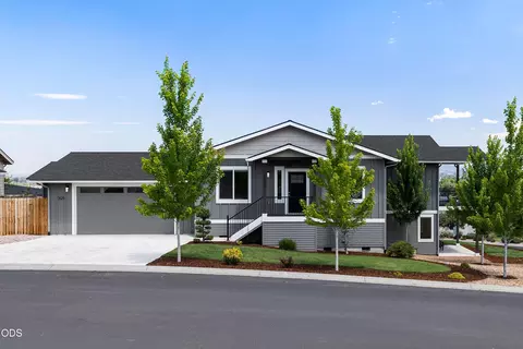 3525 SW Hillcrest Ct, Redmond, OR 97756