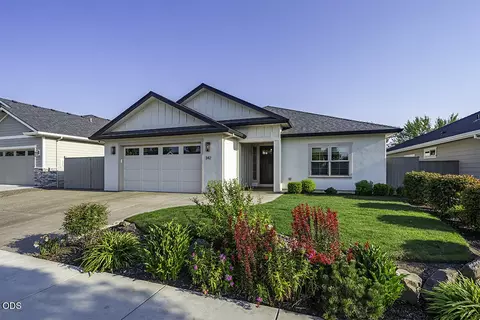 342 Kansas Dr, Medford, OR 97504